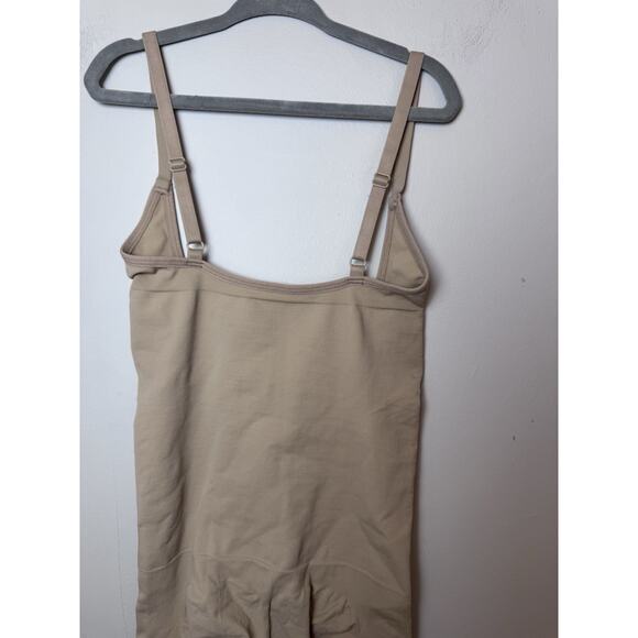 Skims Seamless Sculpt Open Bust Shortie Size XS Nude NEW $80 - Picture 12 of 12